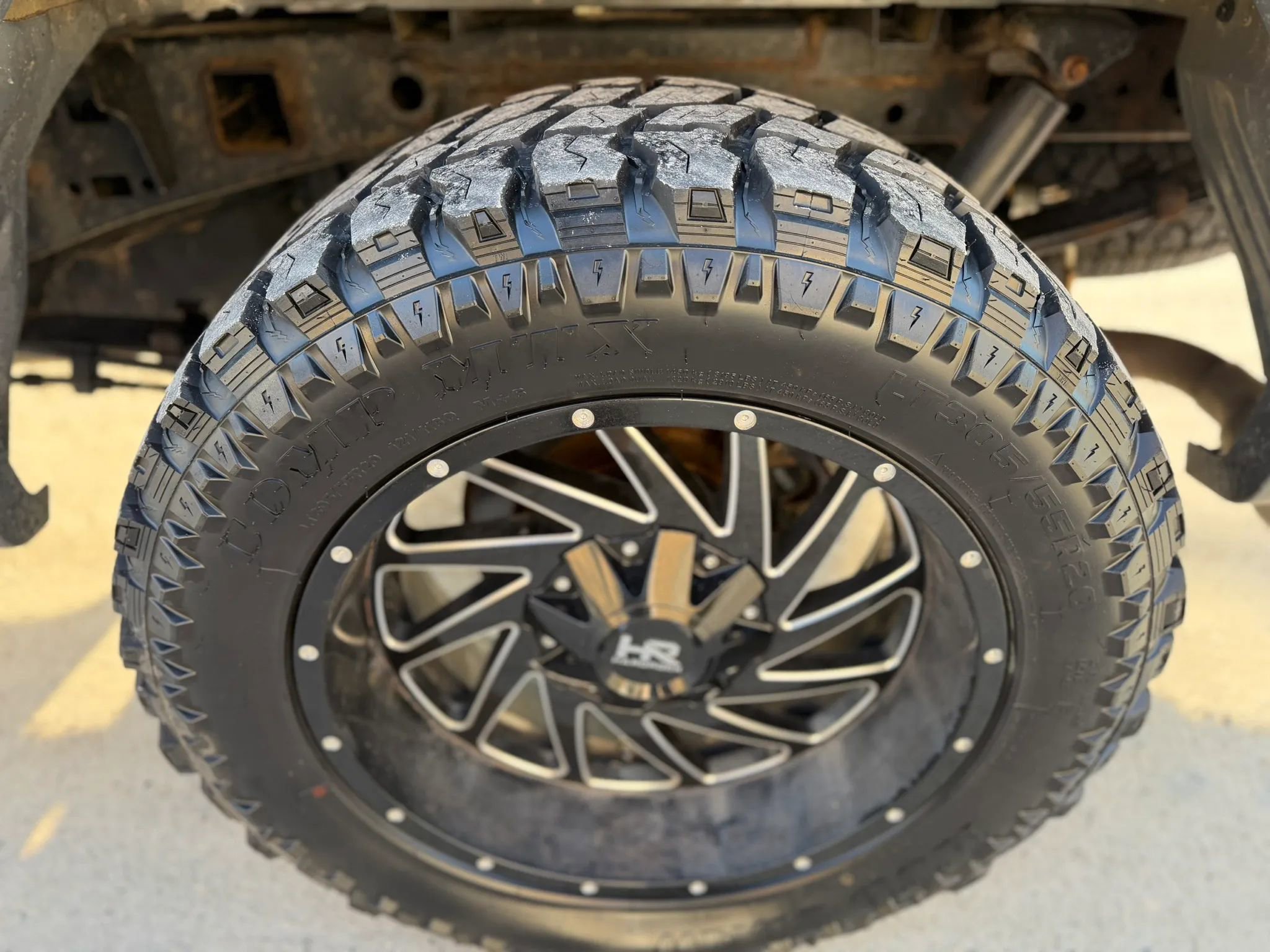 Used 2017 Ford F150 XLT w/ Equipment Group 302A Luxury AWD/4WD image 9