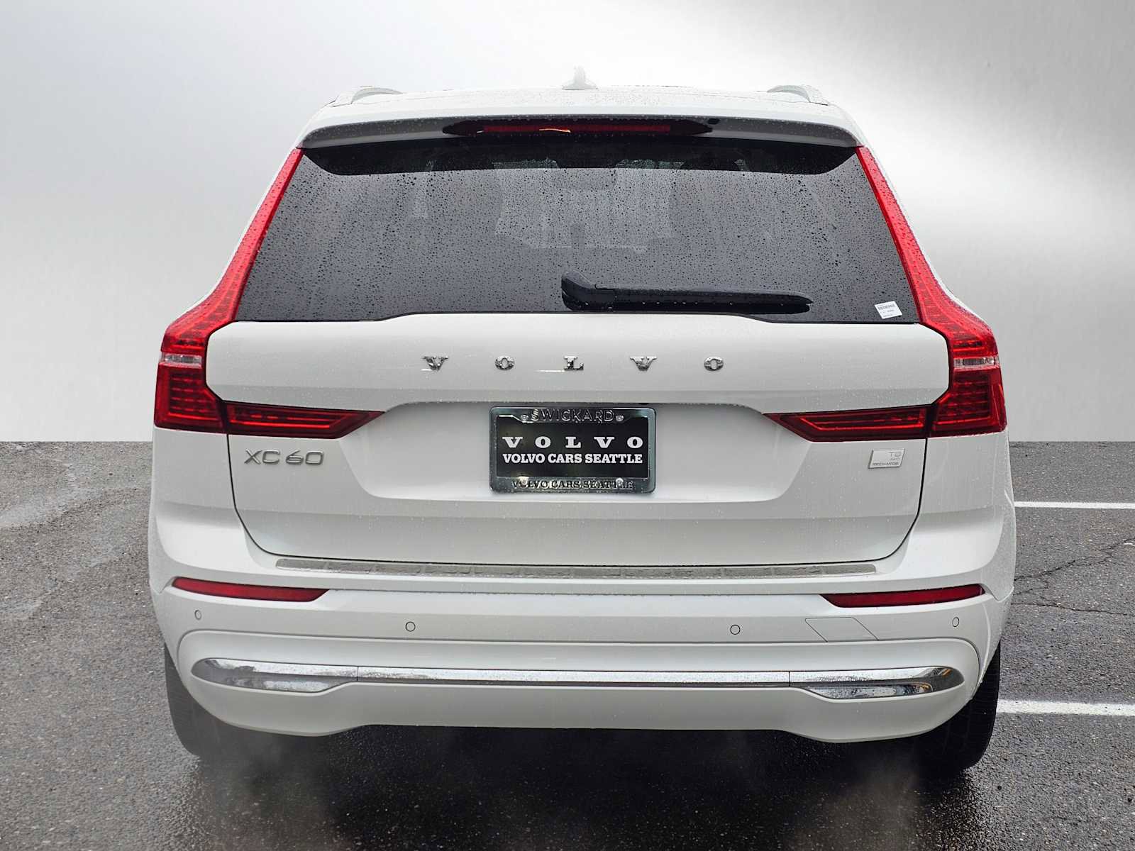 Certified 2023 Volvo XC60 T8 Ultimate w/ Climate Package image 4