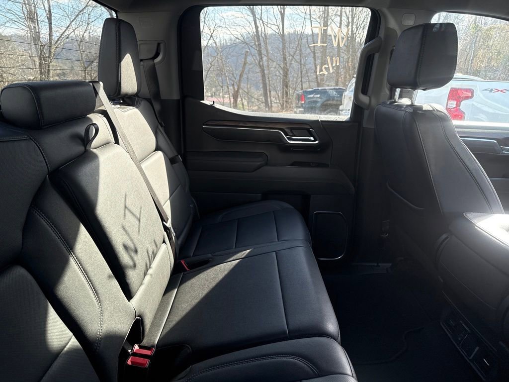 Used 2025 GMC Sierra 1500 SLT image 9