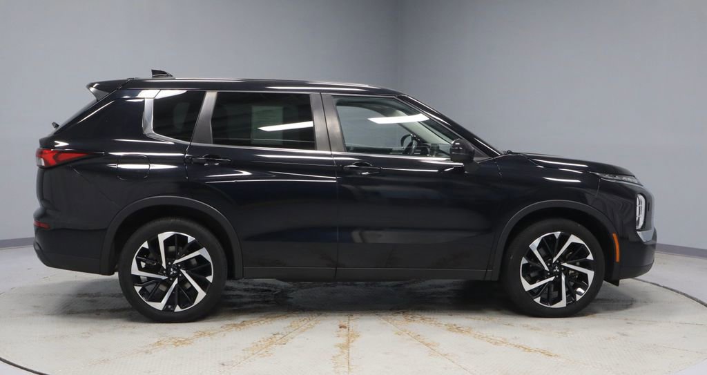 Used 2022 Mitsubishi Outlander ES image 11