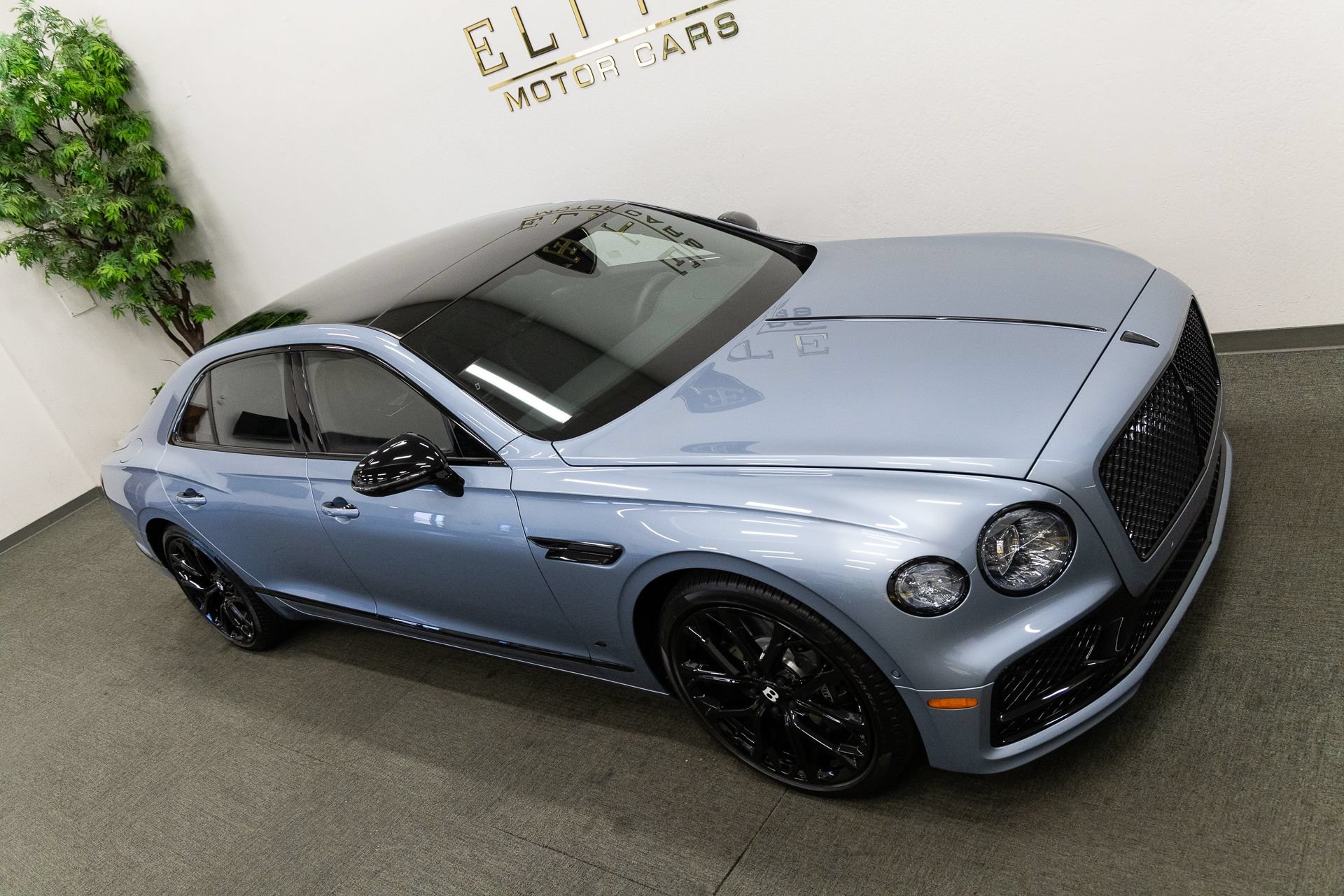 Used 2024 Bentley Flying Spur Plug-In Hybrid AWD/4WD image 28