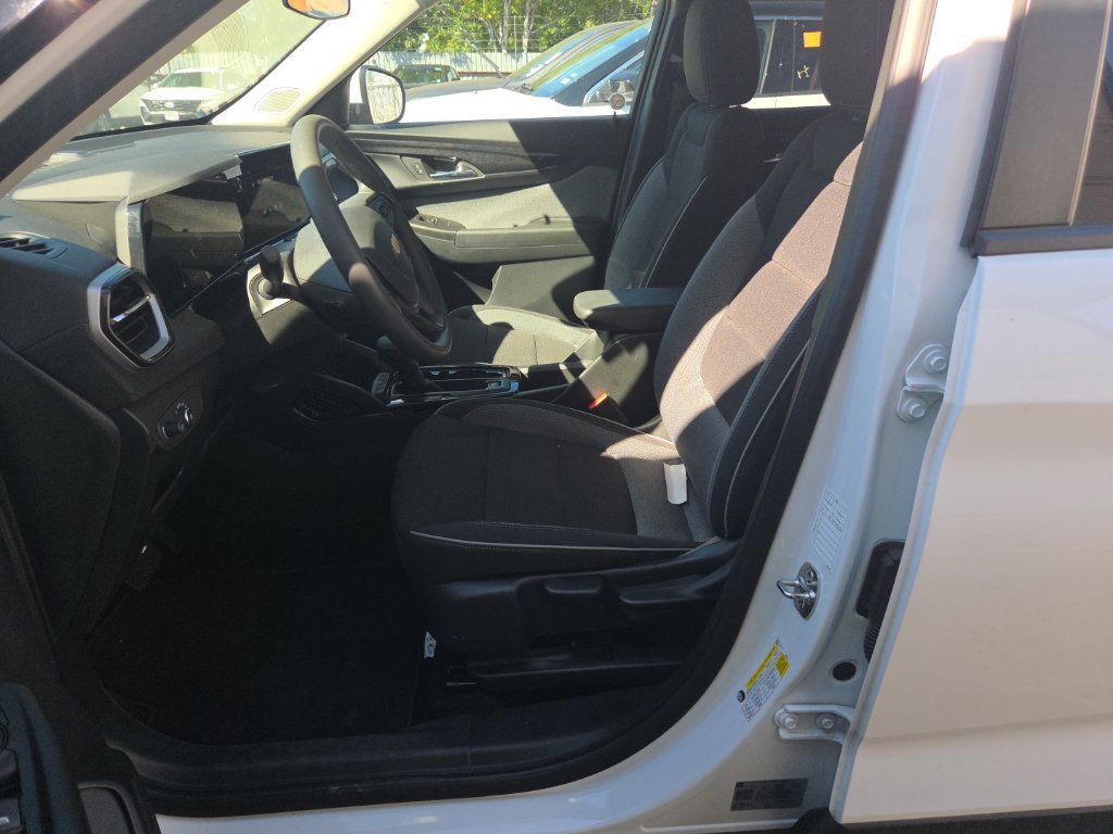Used 2026 Chevrolet TrailBlazer LT AWD/4WD image 3
