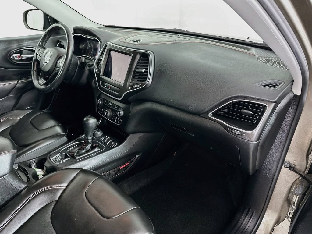 Used 2019 Jeep Cherokee Trailhawk w/ Cold Weather Group AWD/4WD image 36