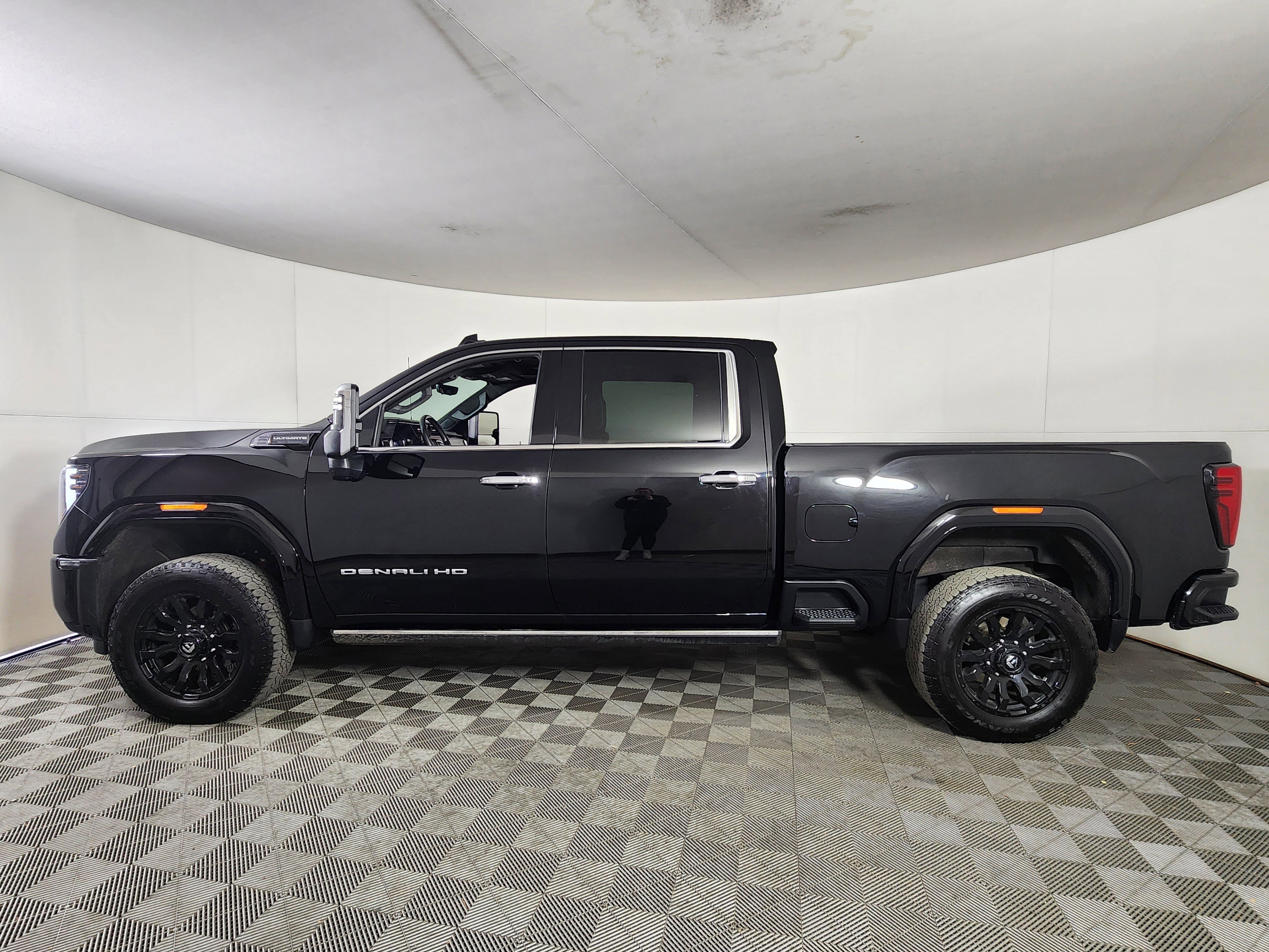 Used 2025 GMC Sierra 2500 Denali Ultimate image 4
