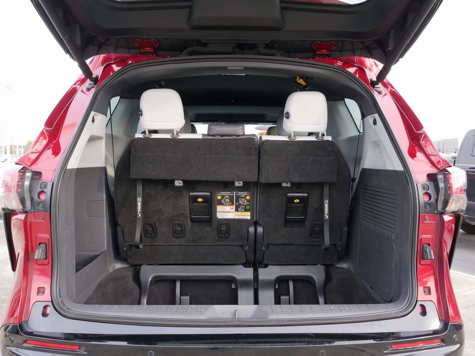 Used 2023 Toyota Sienna XSE image 14