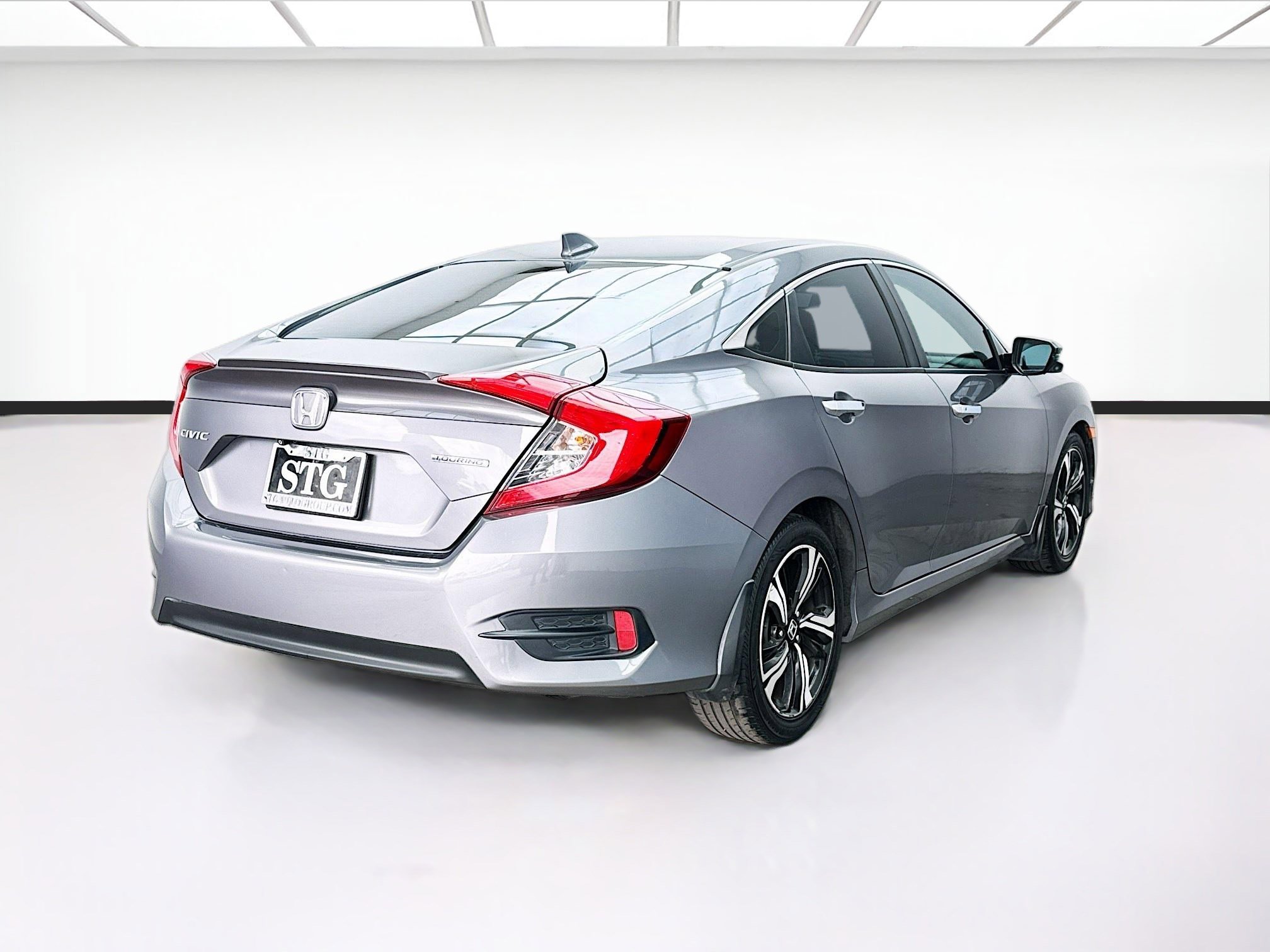 Used 2016 Honda Civic Touring image 4