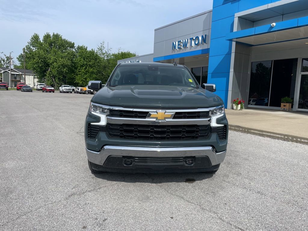 Used 2025 Chevrolet Silverado 1500 LT AWD/4WD image 3