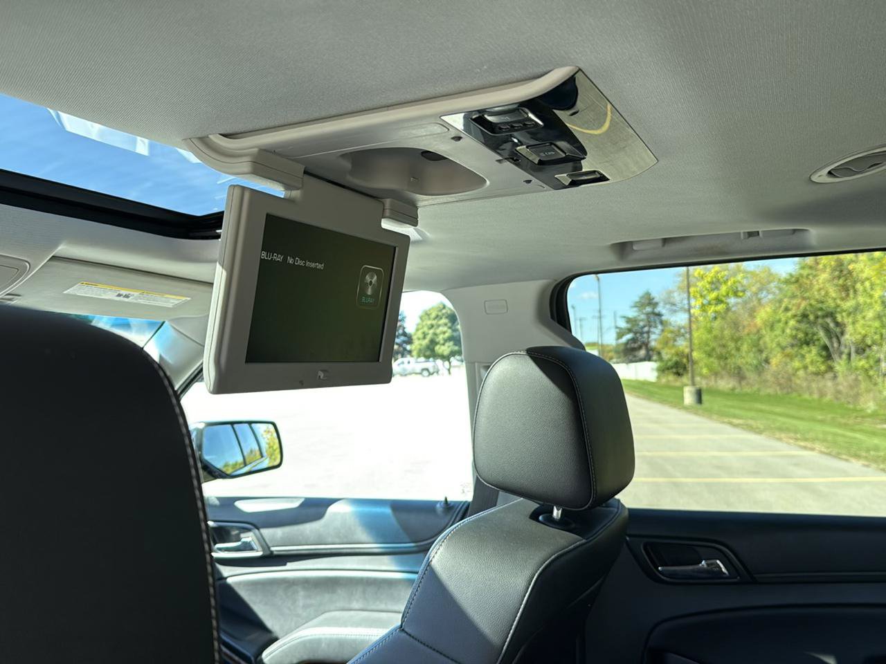 Used 2015 Chevrolet Suburban LTZ AWD/4WD image 24