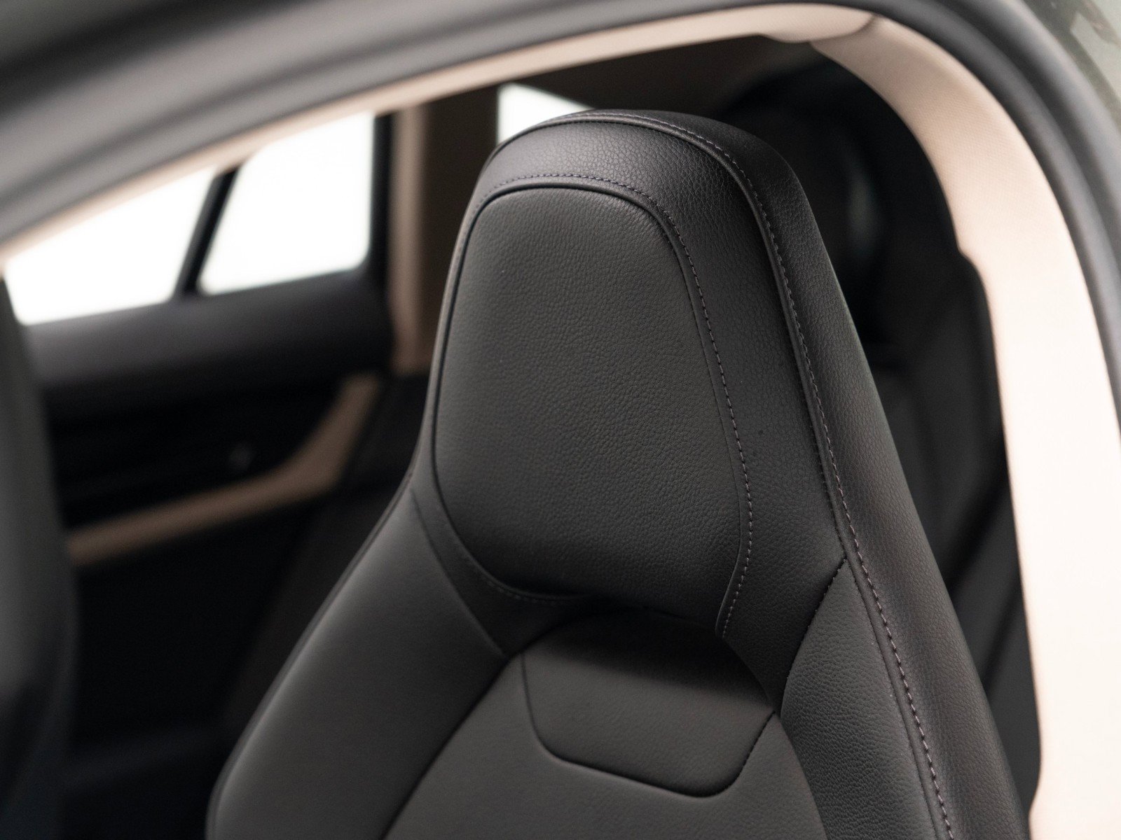 Used 2025 Porsche Panamera 4 image 19