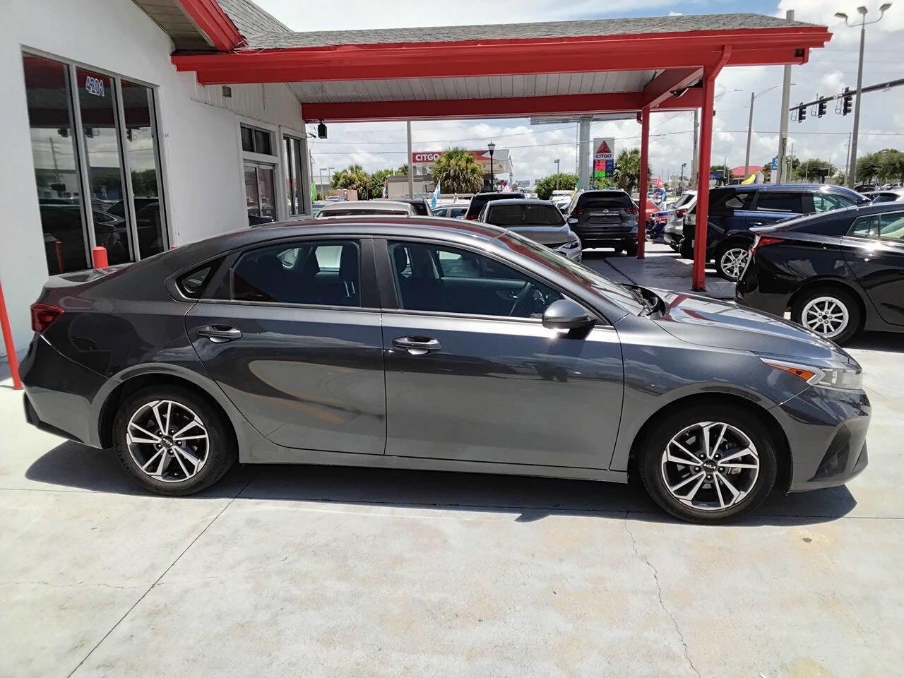 Used 2022 Kia Forte LXS image 3