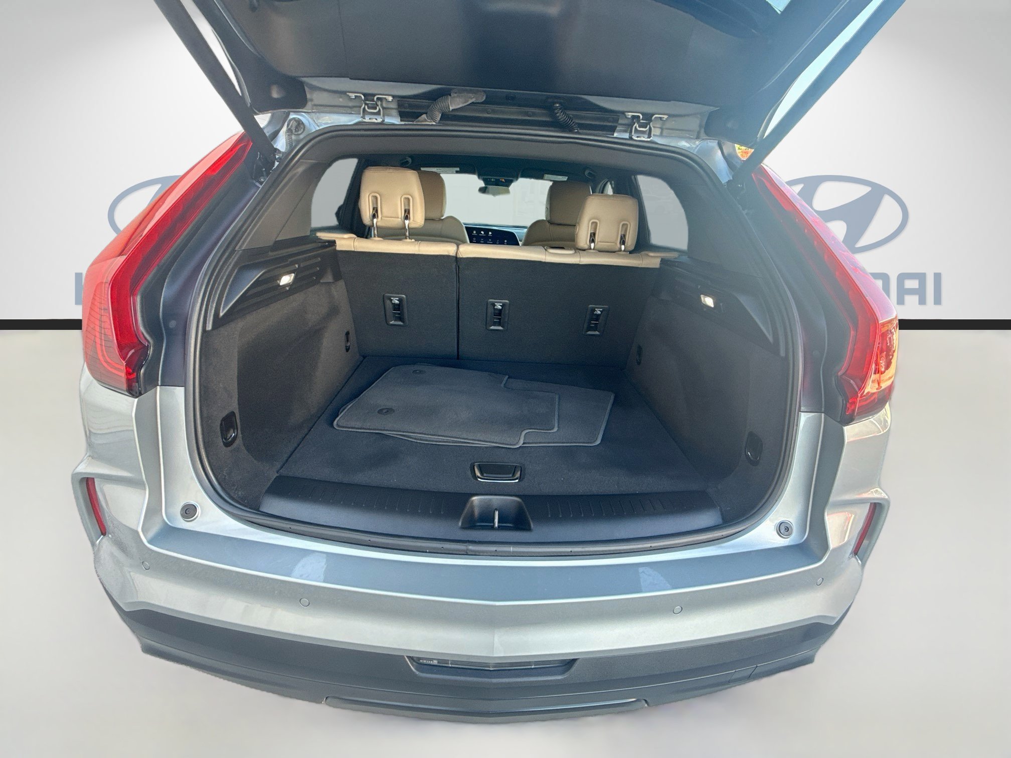 Used 2024 Cadillac XT4 Luxury w/ Cold Weather Package FWD image 24
