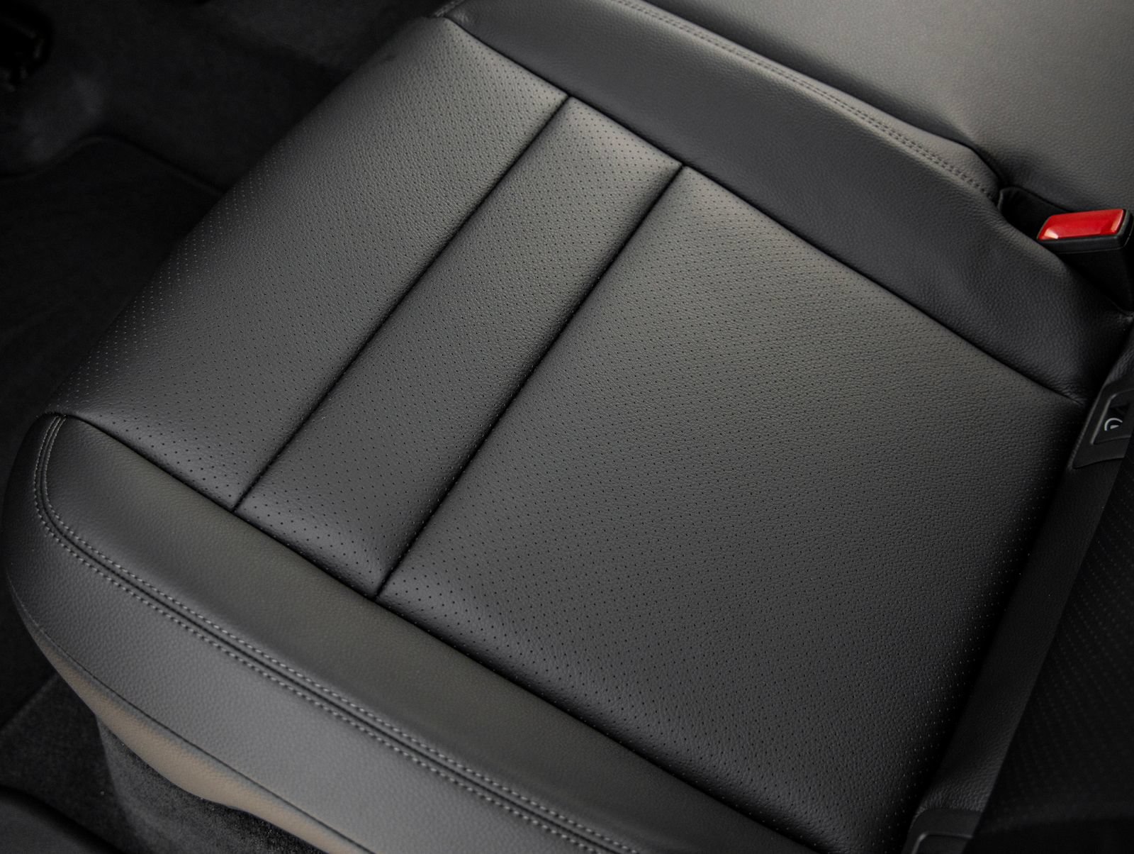 Certified 2026 Porsche Cayenne AWD/4WD image 32