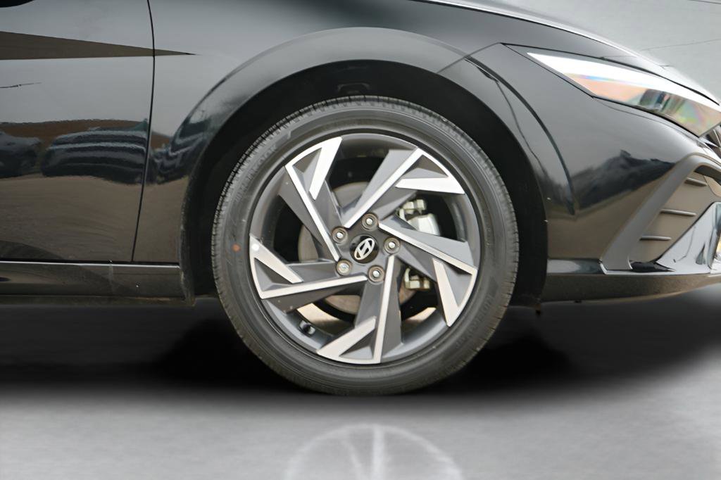 Certified 2025 Hyundai Elantra SEL FWD image 10