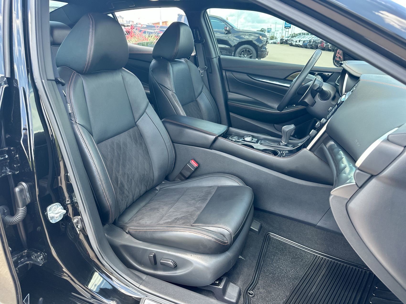 Used 2023 Nissan Maxima SR w/ Sport Mat Group FWD image 24