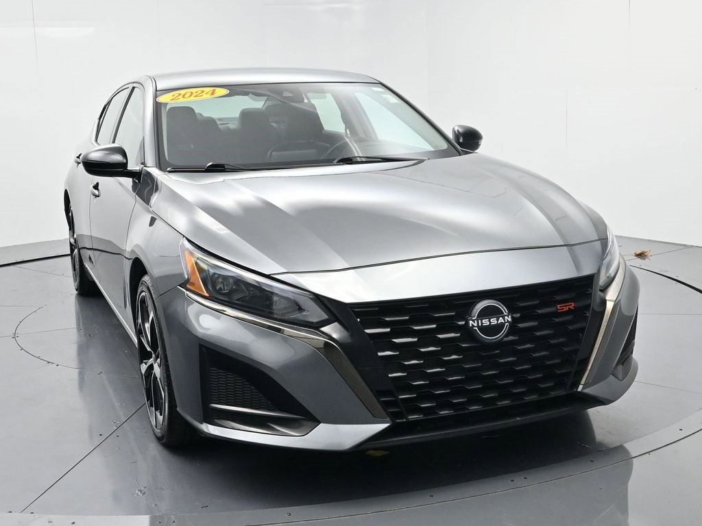 Used 2024 Nissan Altima 2.5 SR image 2