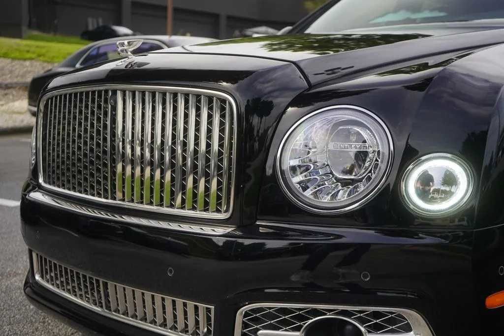 Used 2017 Bentley Mulsanne RWD image 32