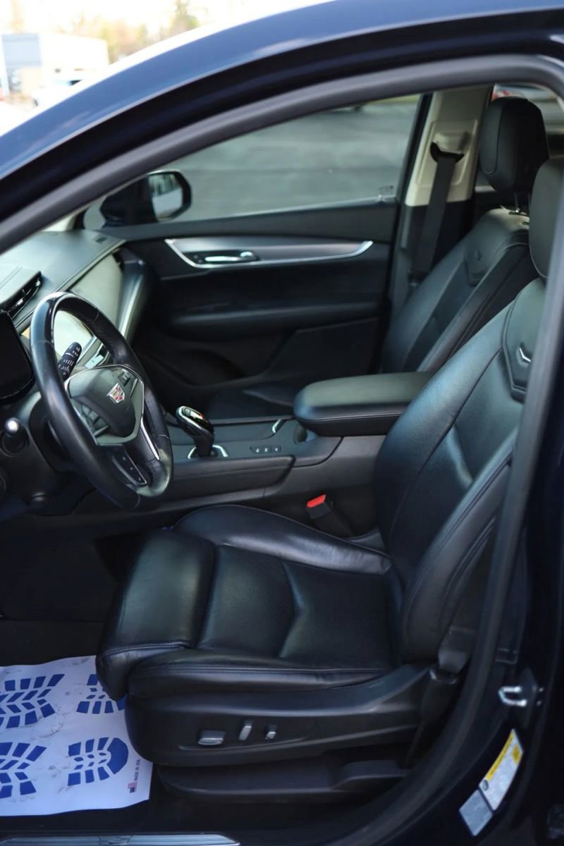 Used 2017 Cadillac XT5 Luxury w/ Driver Awareness Package AWD/4WD image 18