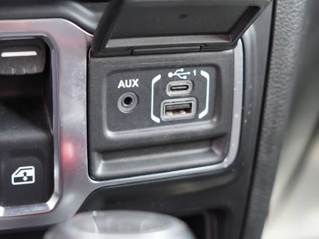 Used 2022 Jeep Wrangler Sport AWD/4WD image 28