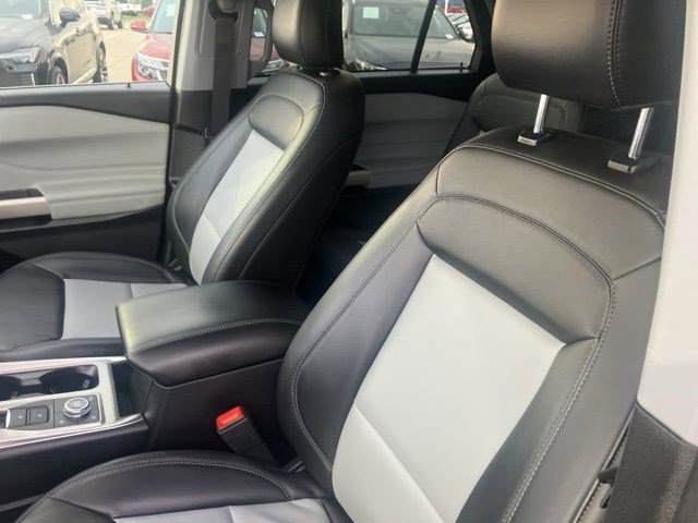 Used 2023 Ford Explorer XLT w/ Equipment Group 202A image 13
