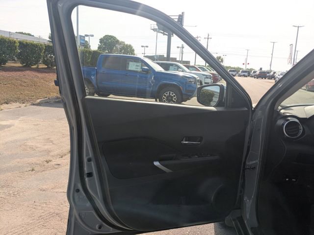 Used 2024 Nissan Kicks SV image 11