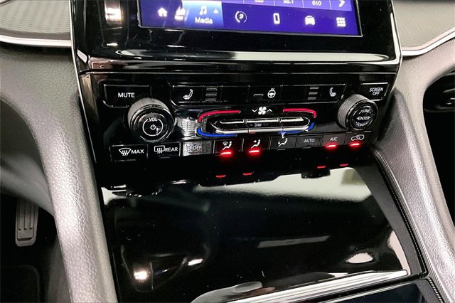 Used 2025 Jeep Grand Cherokee Altitude w/ Trailer Tow Package image 15