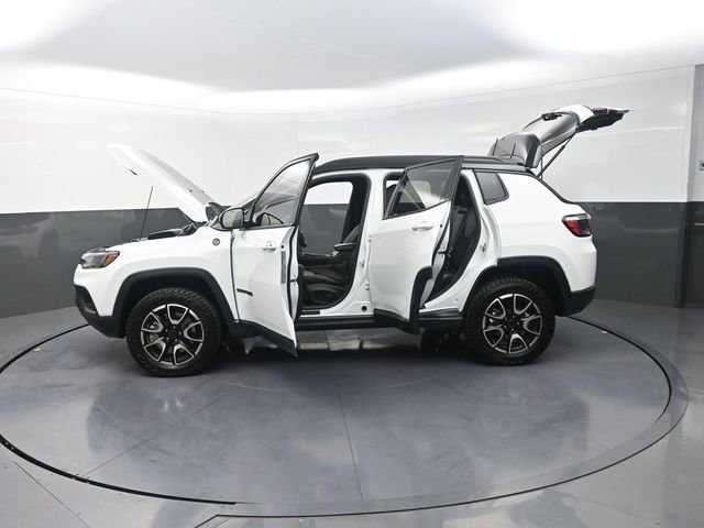 Used 2026 Jeep Compass Trailhawk AWD/4WD image 32