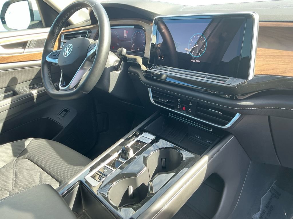 Used 2025 Volkswagen Atlas SE image 16