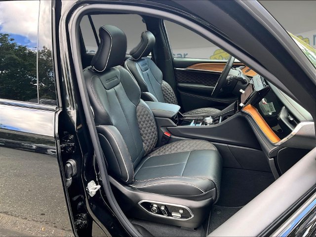 Used 2026 Jeep Grand Cherokee Summit w/ Obsidian Package AWD/4WD image 7