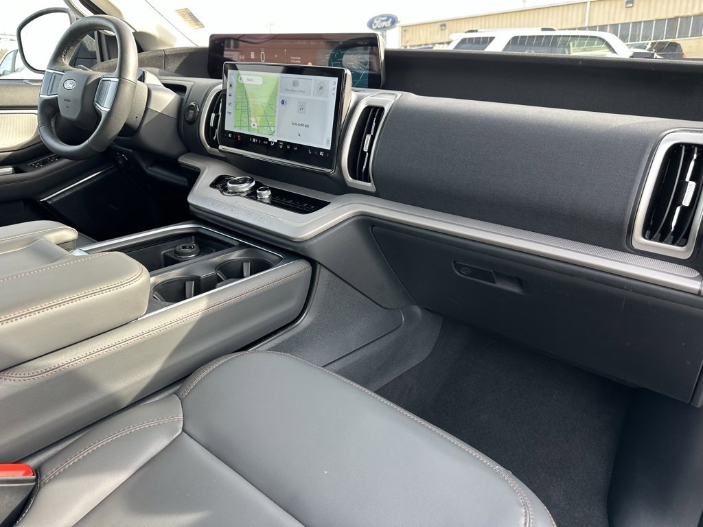 Used 2025 Ford Expedition Active image 21