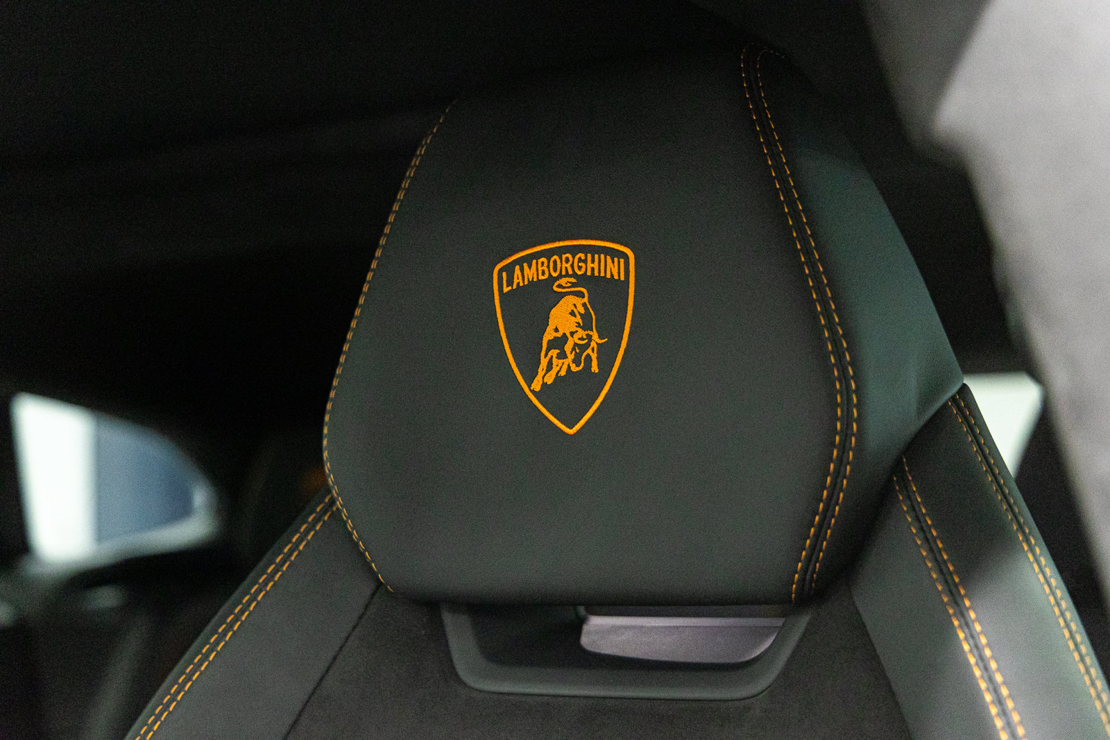 Used 2022 Lamborghini Urus AWD/4WD image 30