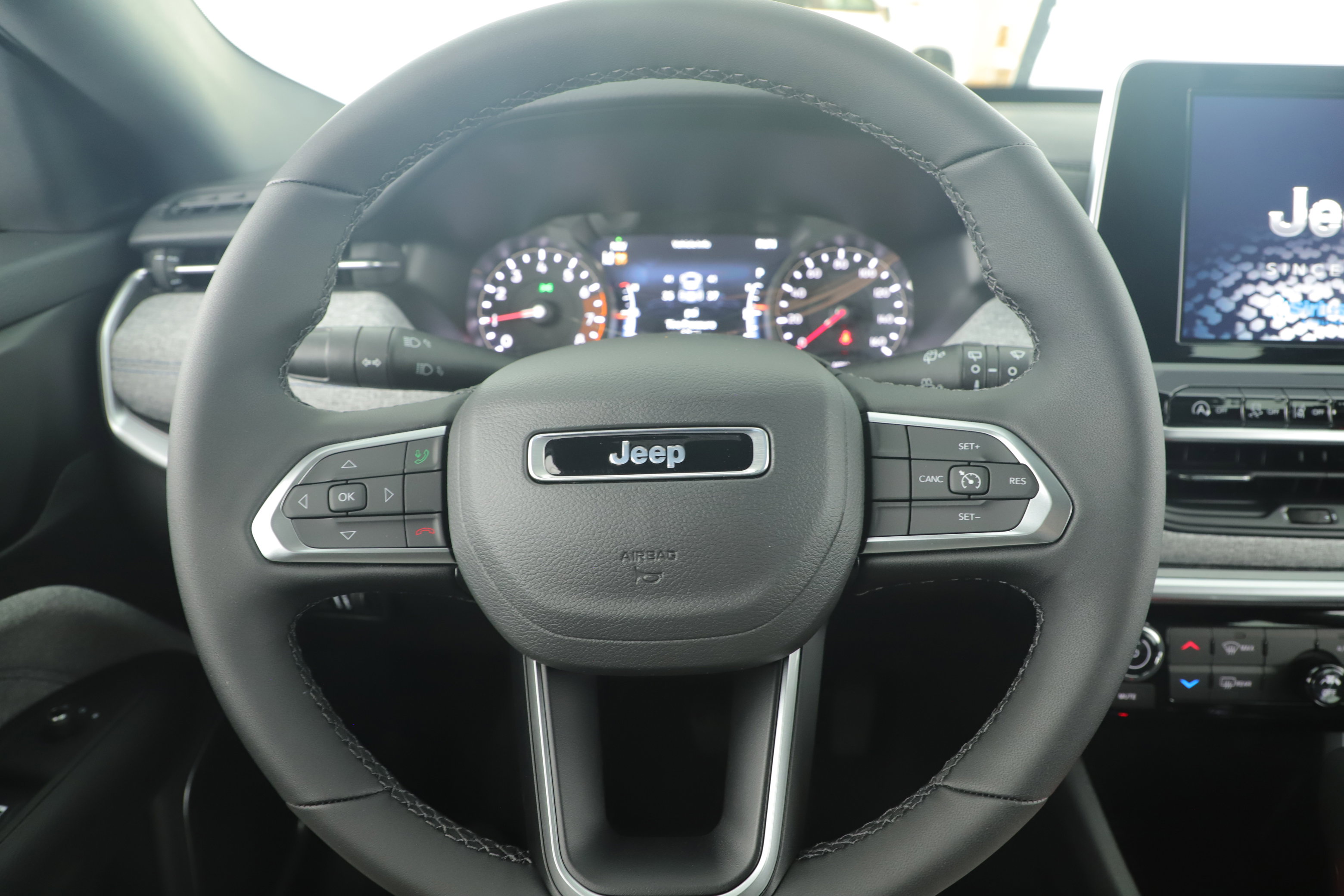 New 2026 Jeep Compass Latitude image 12