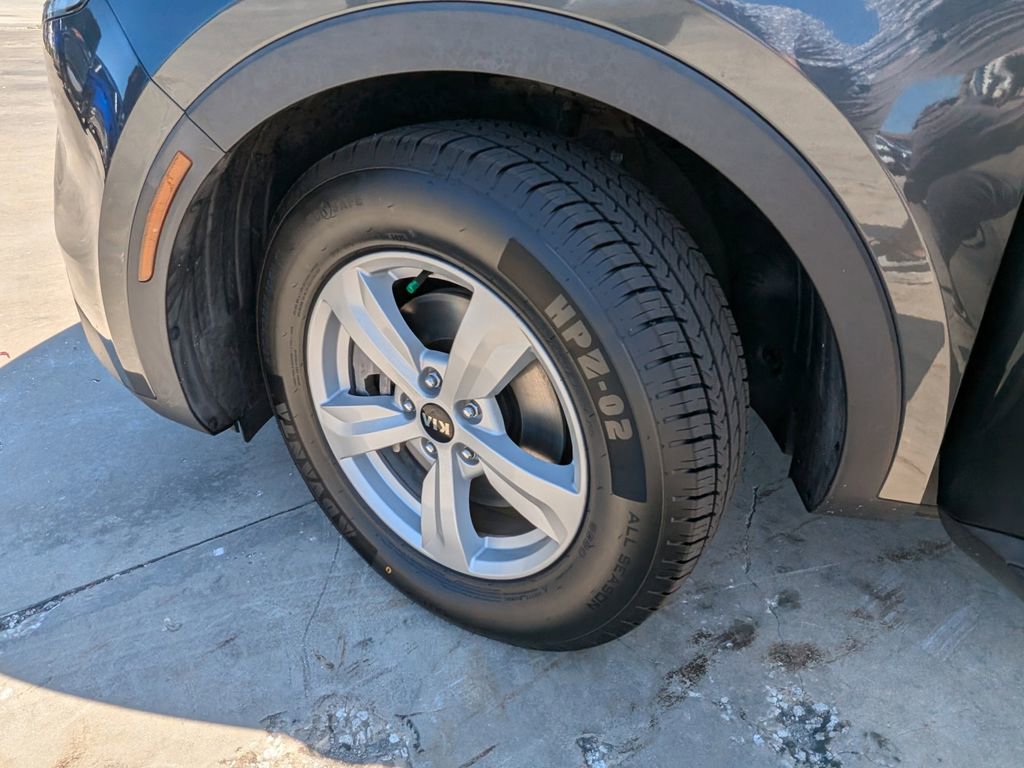 Certified 2021 Kia Sorento LX FWD image 36
