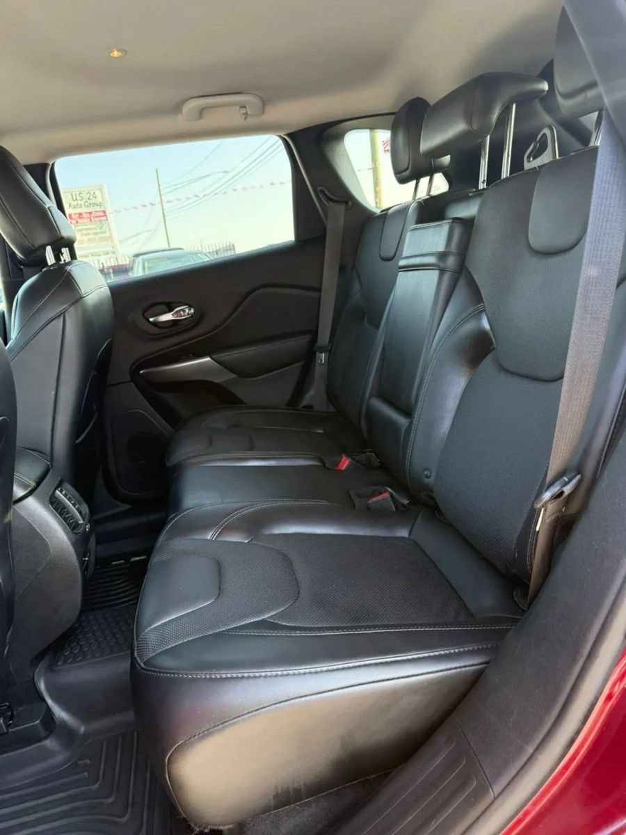 Used 2019 Jeep Cherokee Limited AWD/4WD image 9