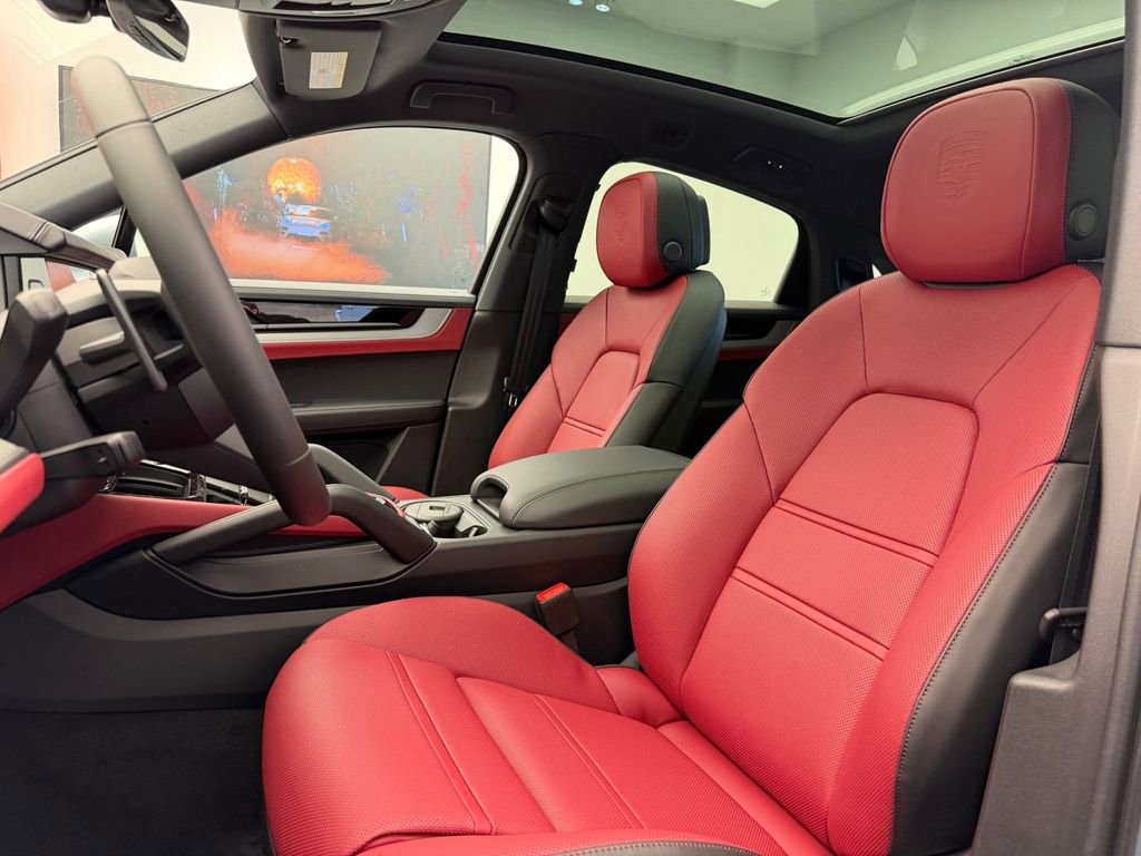 New 2026 Porsche Cayenne Coupe AWD/4WD image 5