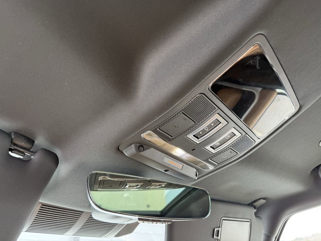 New 2026 Land Rover Defender 110 X-Dynamic SE image 26