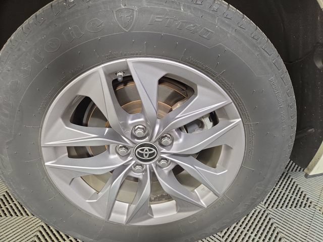 Used 2021 Toyota Sienna XLE w/ XLE Plus Package FWD image 11