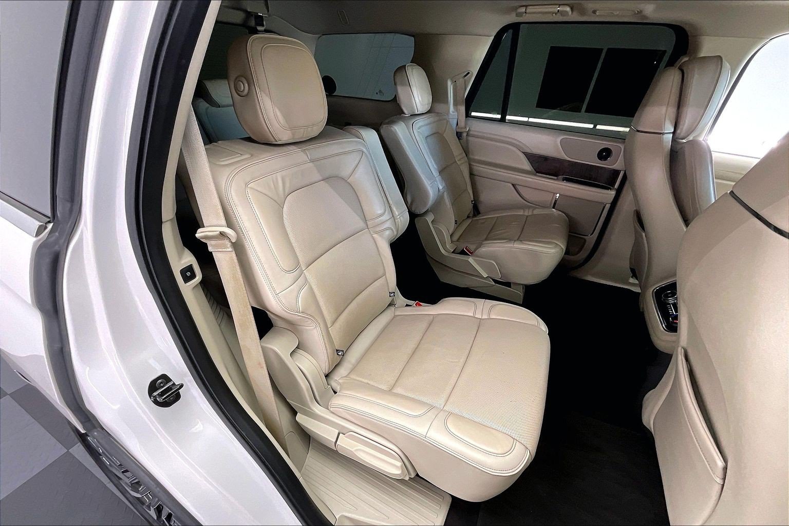 Used 2018 Lincoln Navigator Reserve w/ Technology Package AWD/4WD image 18