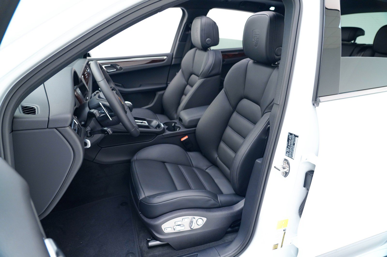 New 2026 Porsche Macan image 5