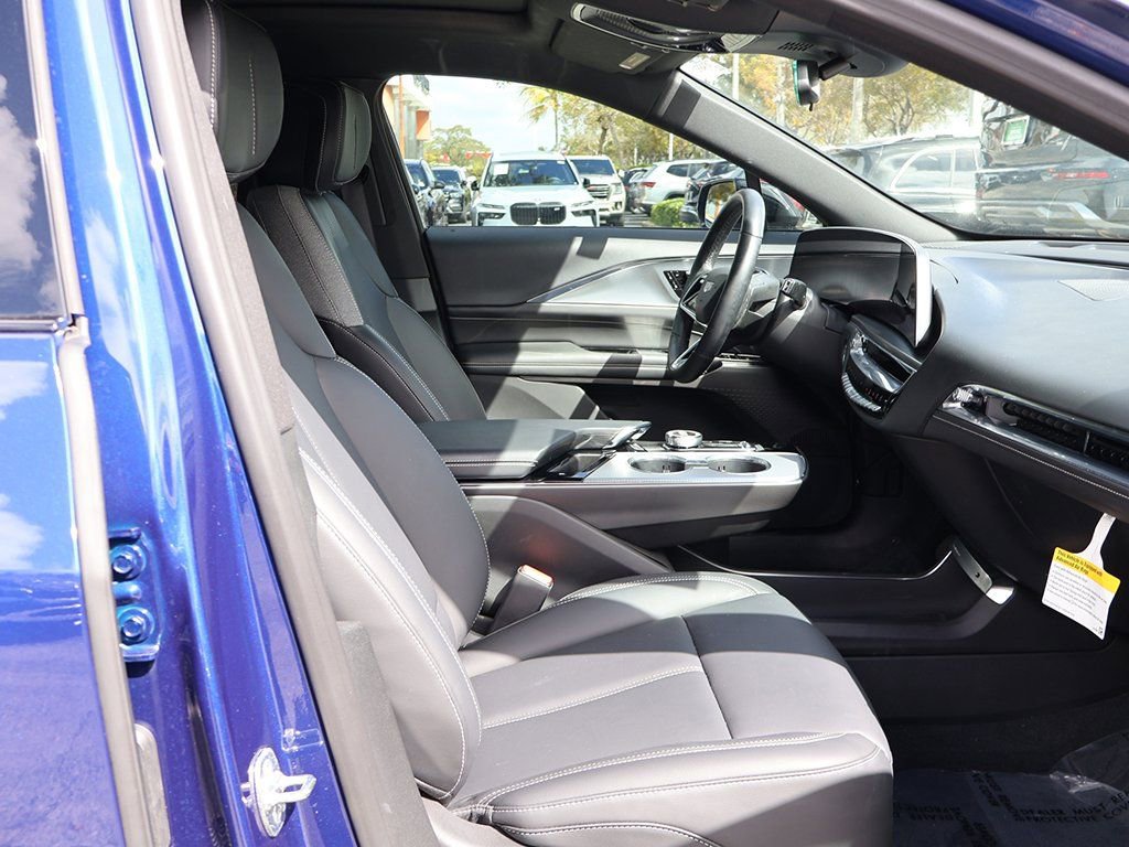 Used 2024 Cadillac Lyriq Tech w/ Driver Assist Package image 31
