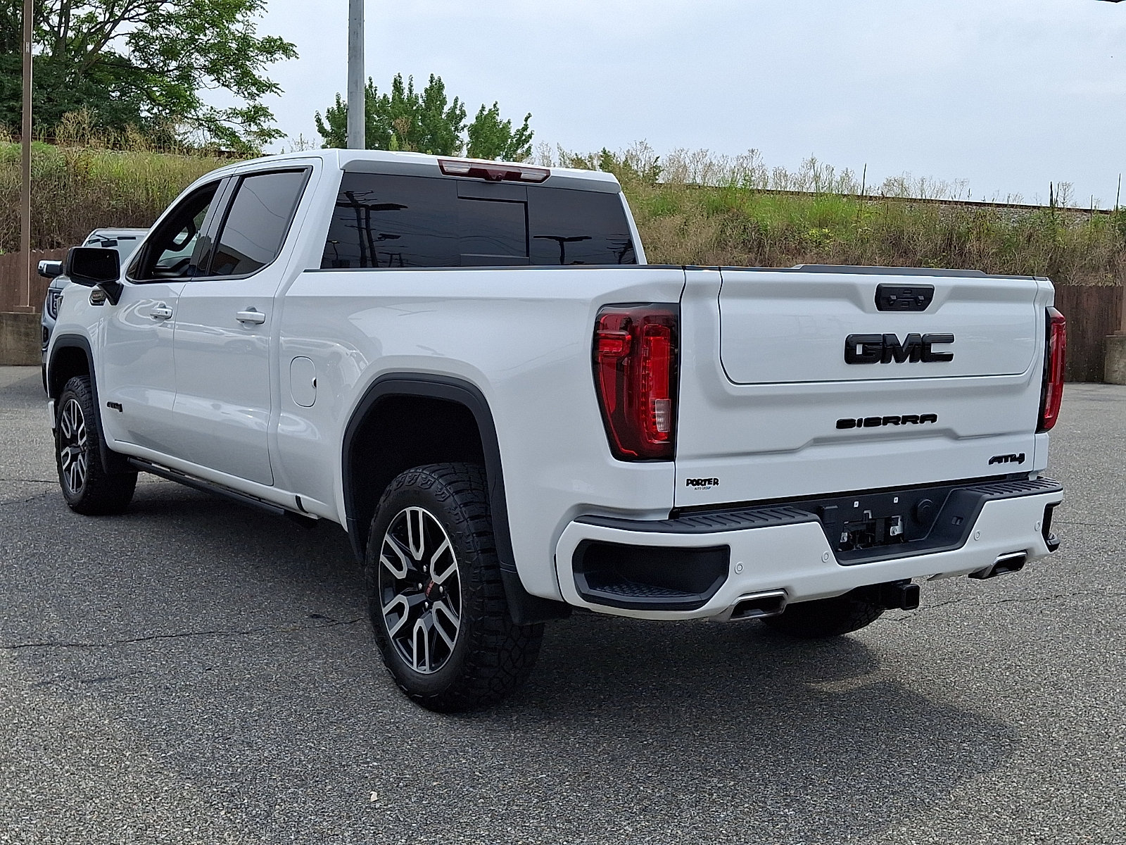 Certified 2024 GMC Sierra 1500 AT4 w/ Technology Package AWD/4WD image 4