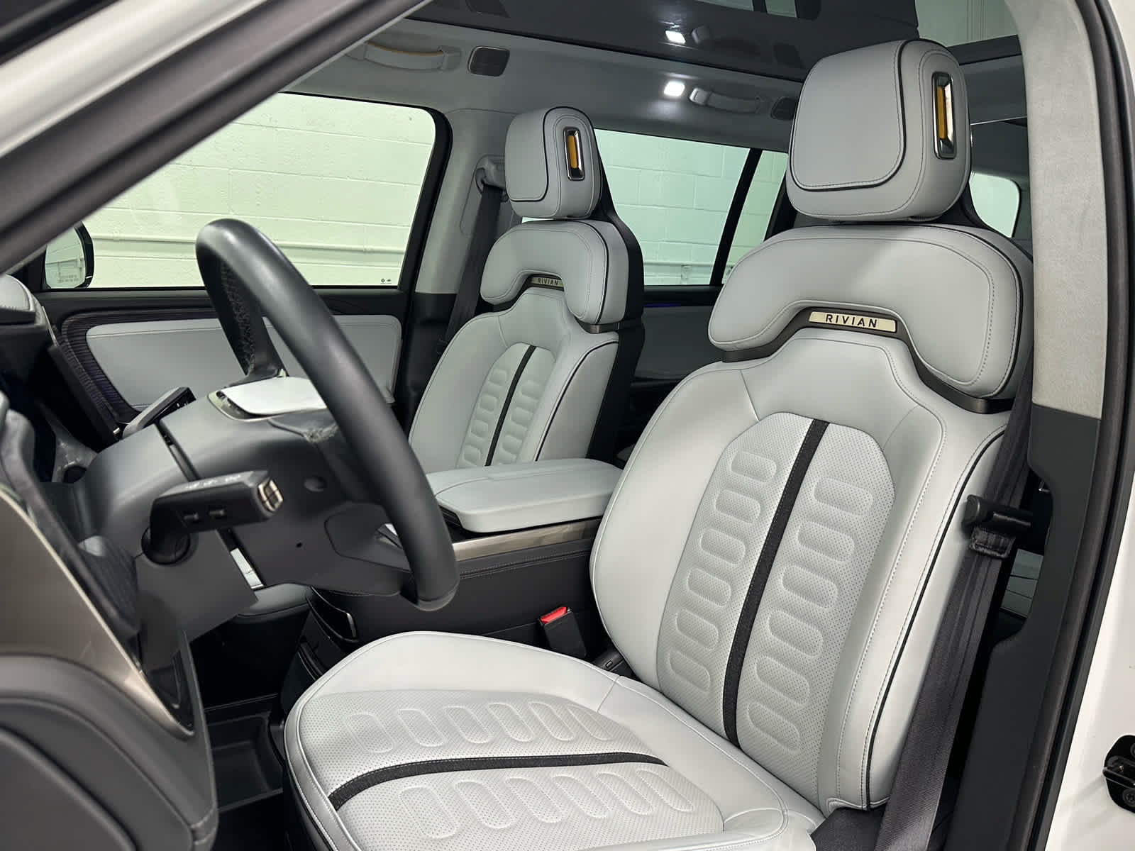 Used 2023 Rivian R1S Adventure Dual AWD/4WD image 13