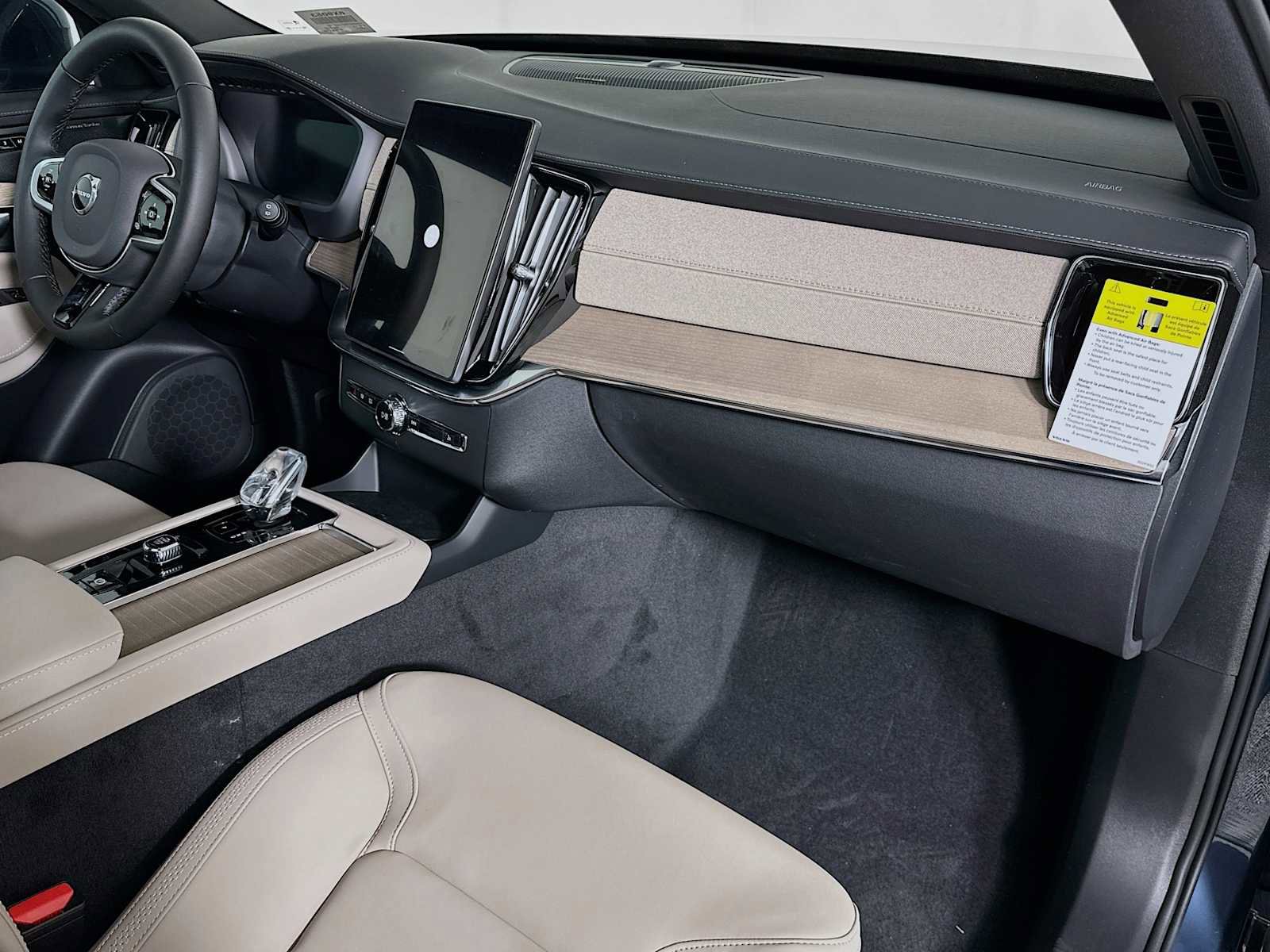 New 2026 Volvo XC90 B6 Plus w/ Protection Package Premier image 28