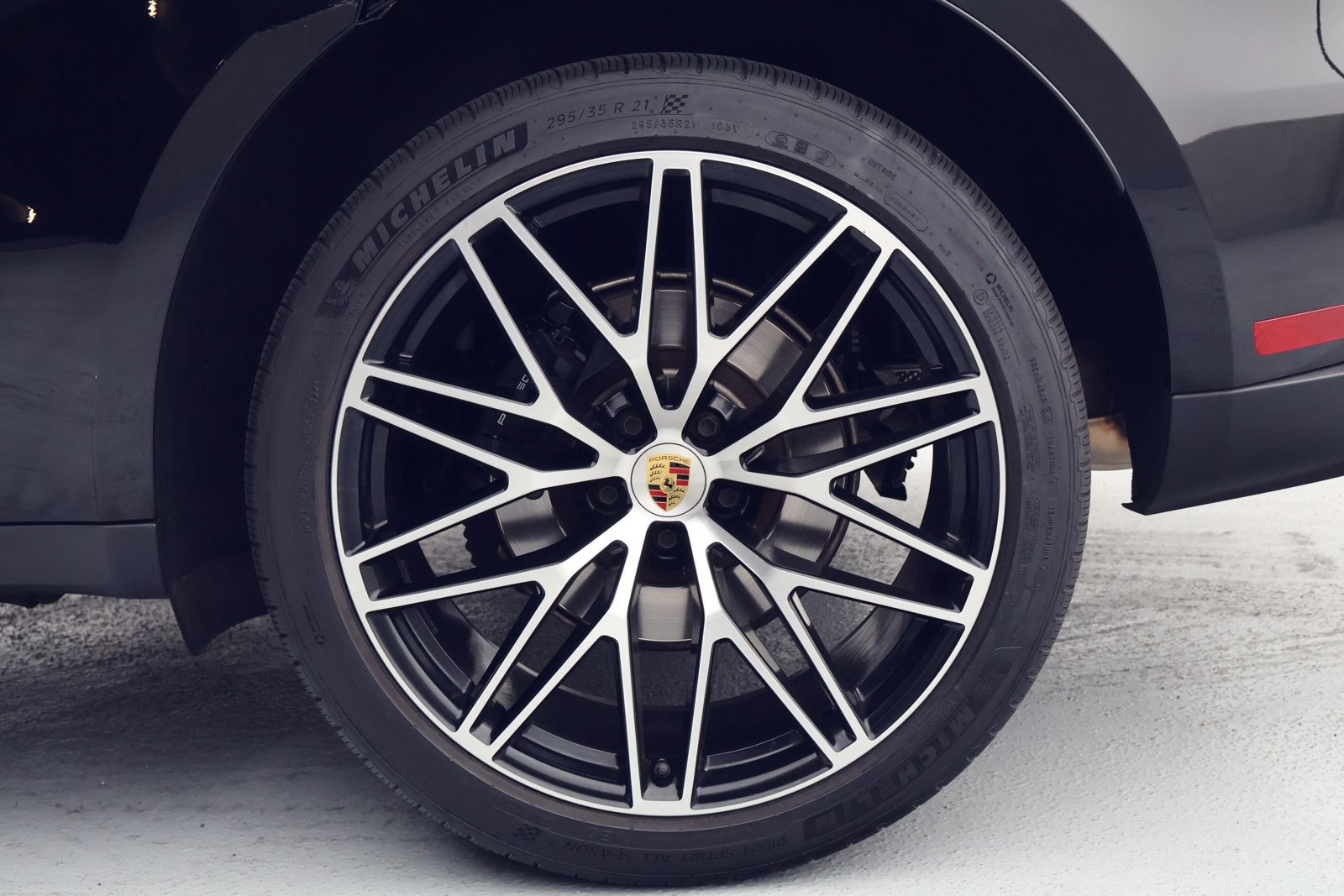 Certified 2025 Porsche Macan image 27