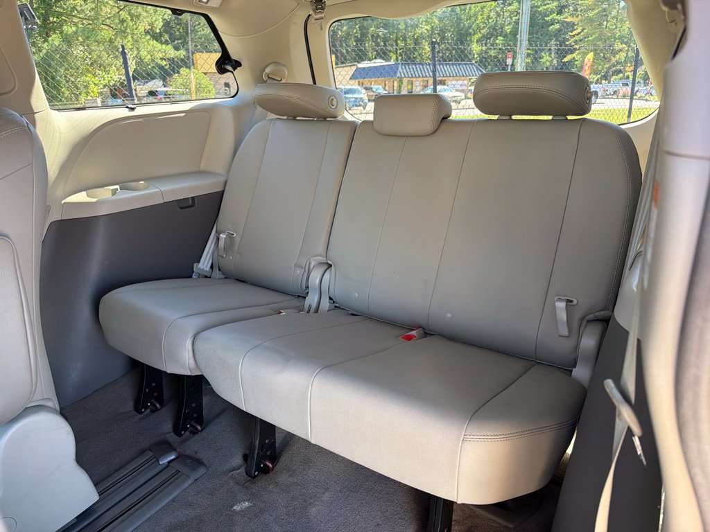 Used 2017 Toyota Sienna XLE FWD image 20