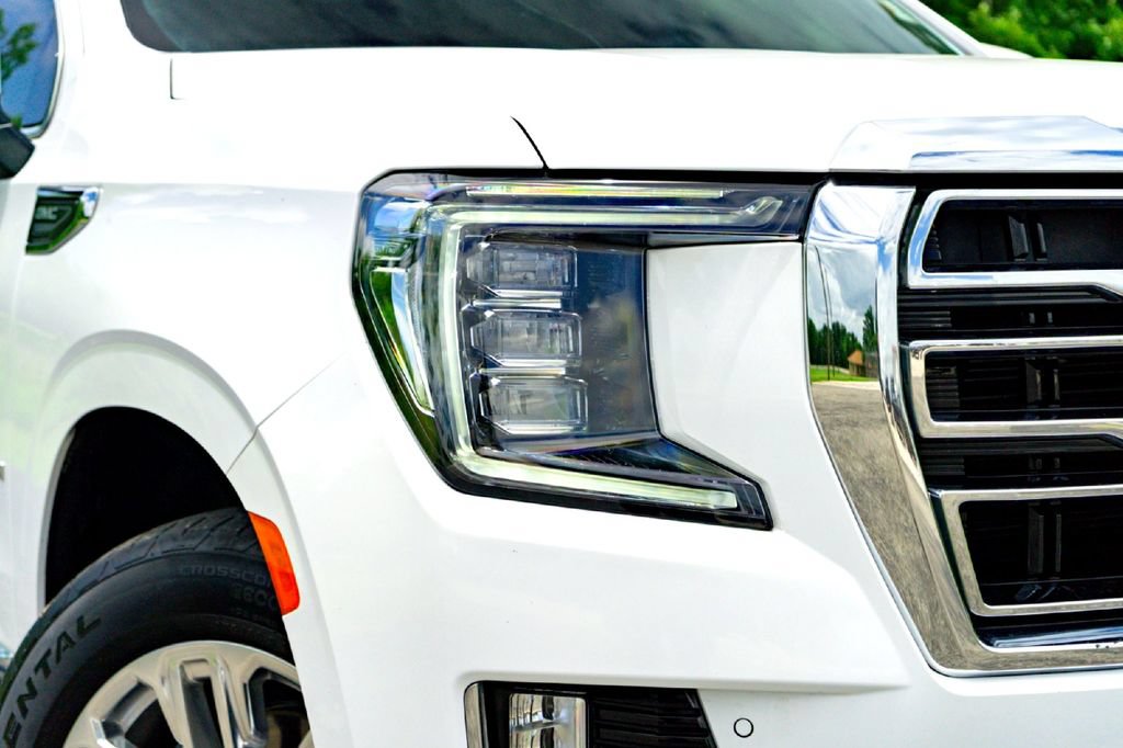 Used 2023 GMC Yukon XL SLT w/ SLT Luxury Package AWD/4WD image 4
