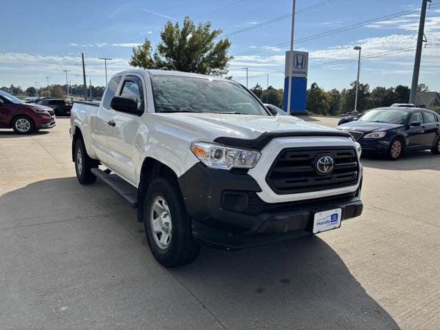 Used 2019 Toyota Tacoma SR image 3
