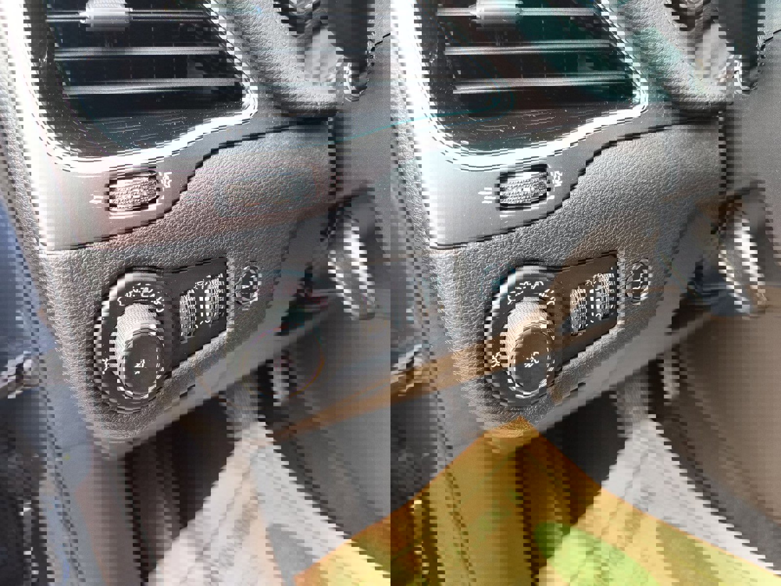 Used 2019 Jeep Cherokee Limited w/ Trailer Tow Group image 16