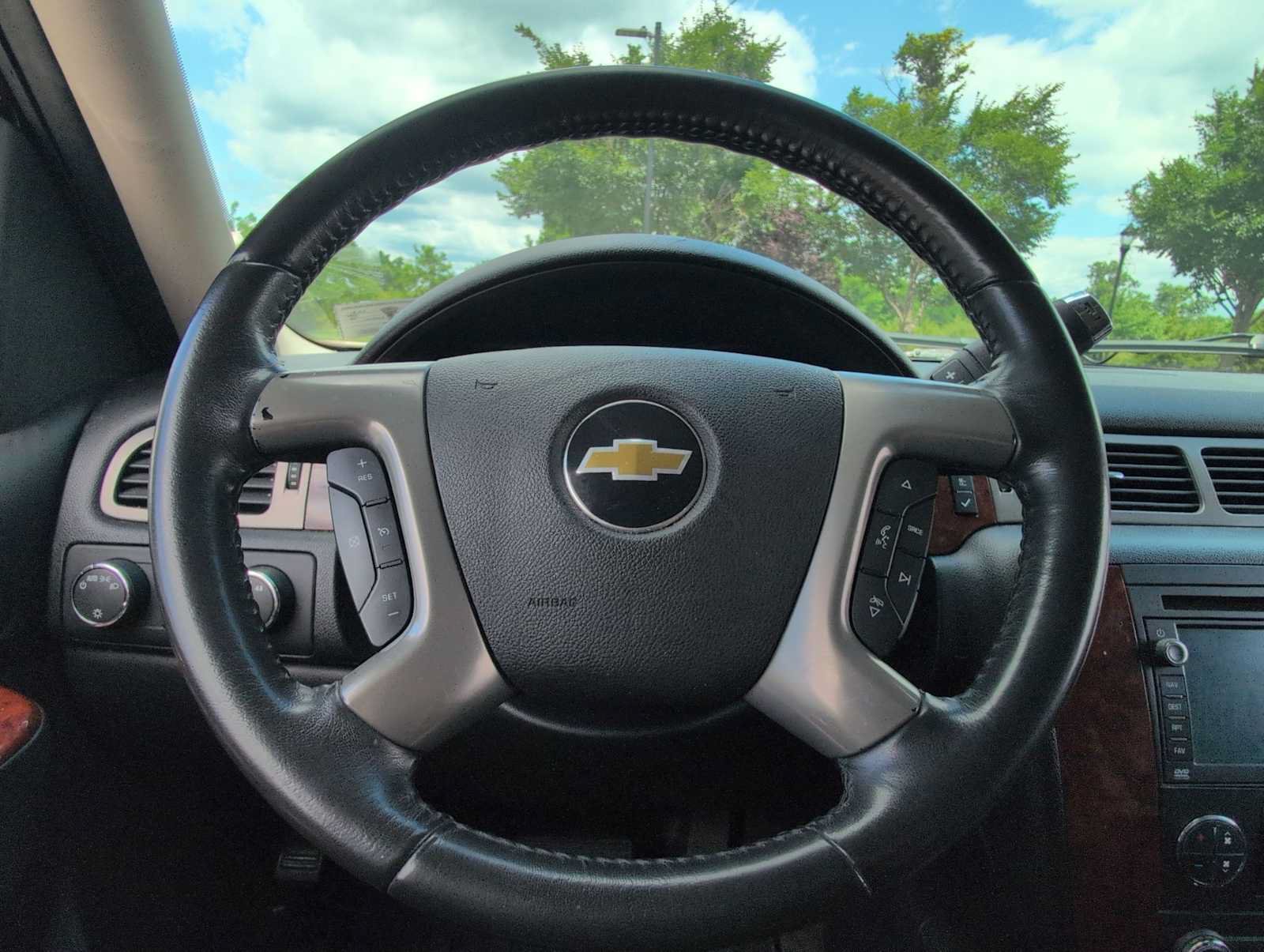 Used 2011 Chevrolet Suburban LTZ AWD/4WD image 21