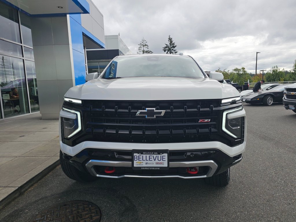 Used 2025 Chevrolet Suburban Z71 AWD/4WD image 2