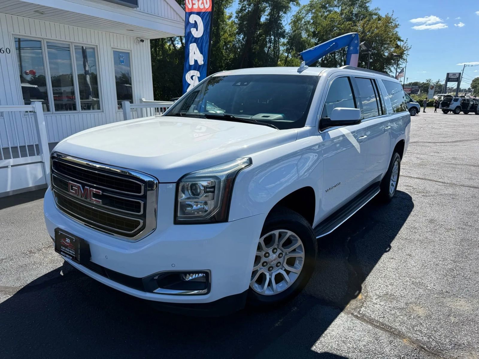Used 2019 GMC Yukon XL SLT image 2
